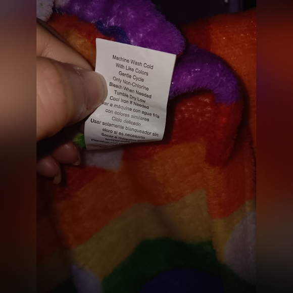 Rainbow Stripped Heart Twin Size Throw Pre-owned - Picture 4 of 6